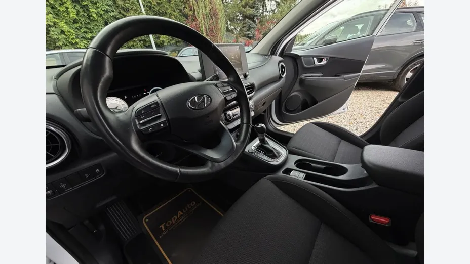 HYUNDAI Kona -