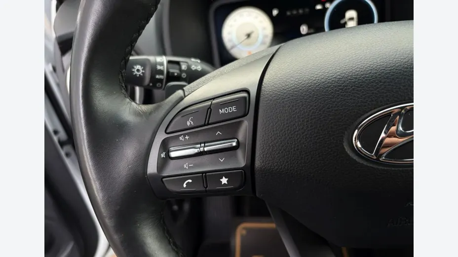 HYUNDAI Kona -