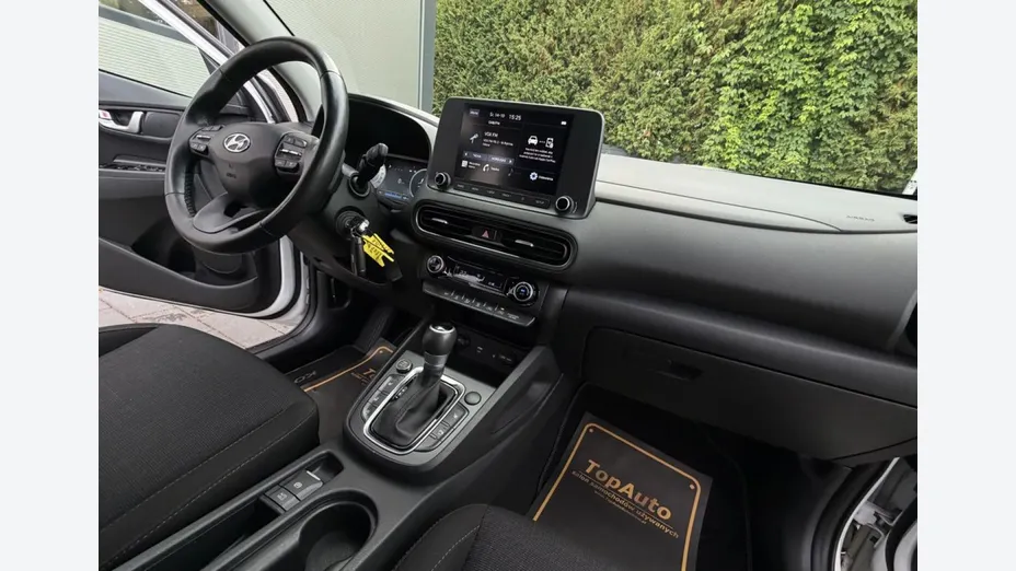HYUNDAI Kona -