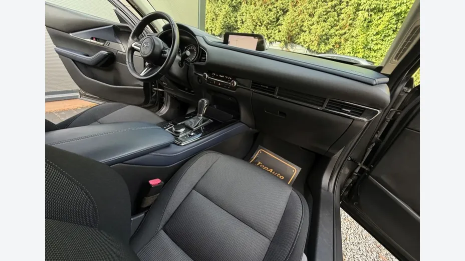 MAZDA CX-30 -