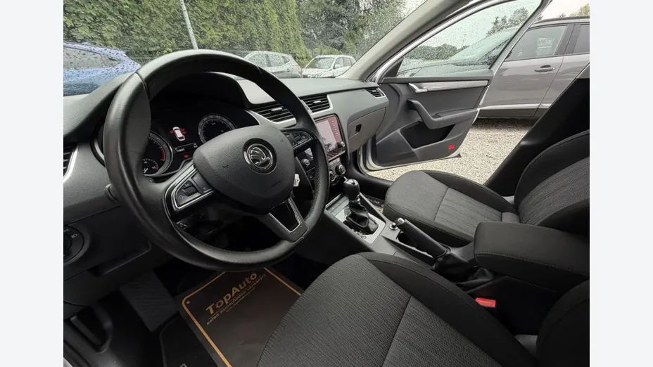 SKODA Octavia -