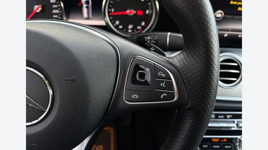 MERCEDES-BENZ E Klasa -