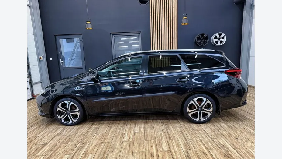 TOYOTA Auris -