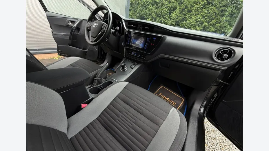 TOYOTA Auris -