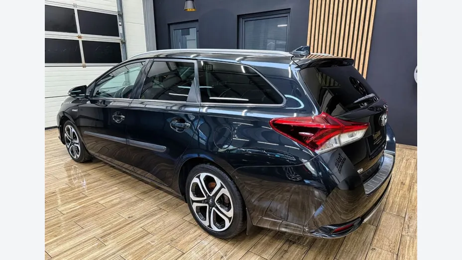 TOYOTA Auris -