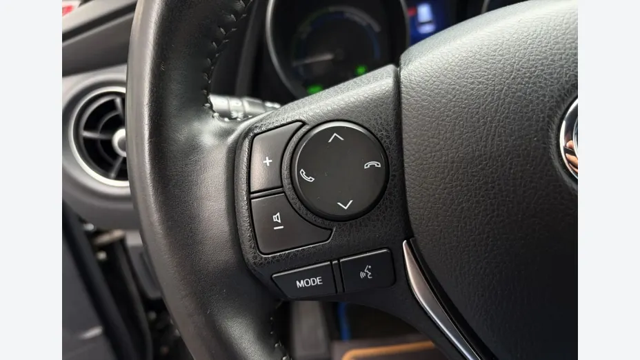 TOYOTA Auris -