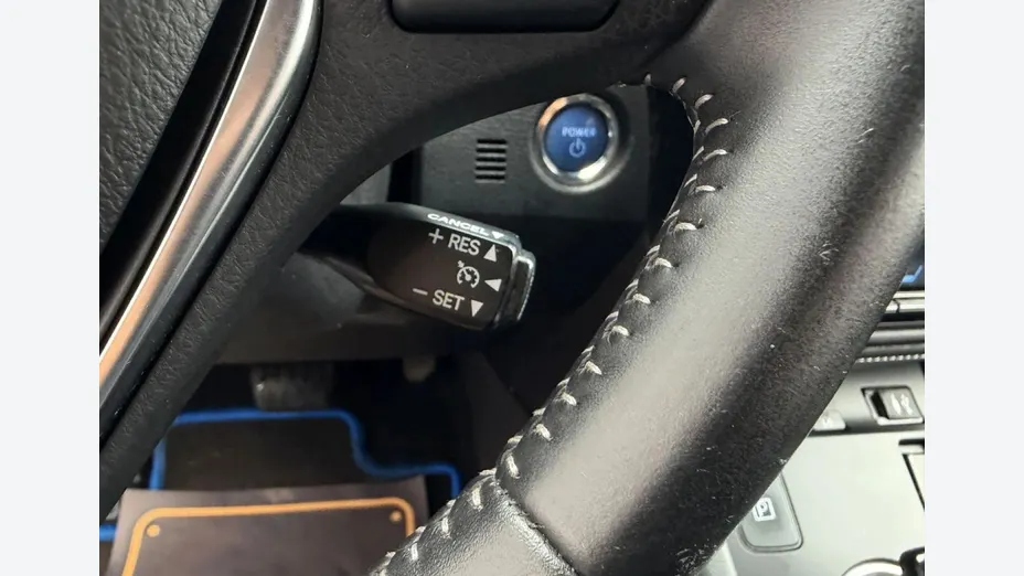 TOYOTA Auris -