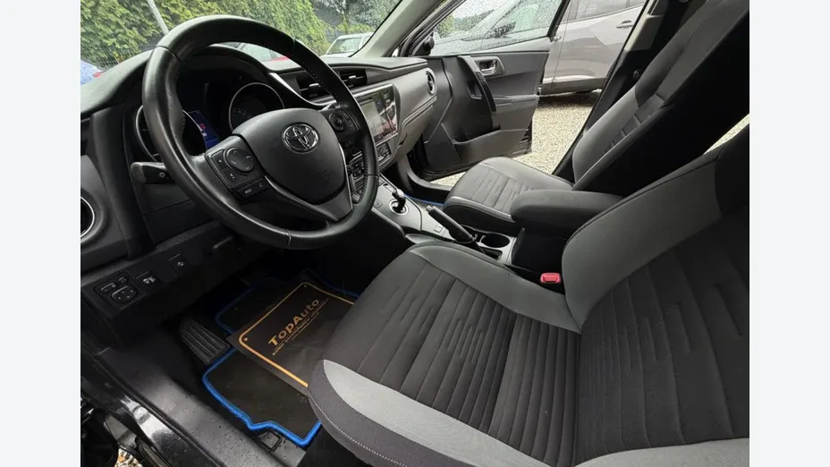 TOYOTA Auris -
