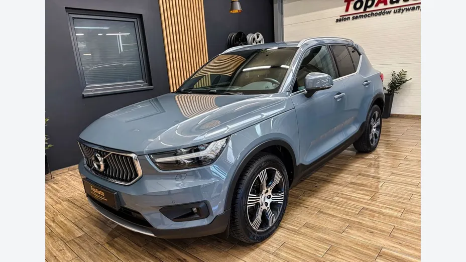 VOLVO XC40 -