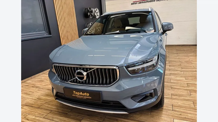 VOLVO XC40 -