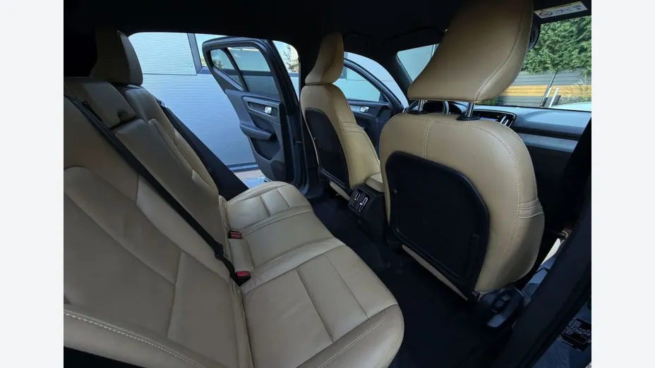 VOLVO XC40 -