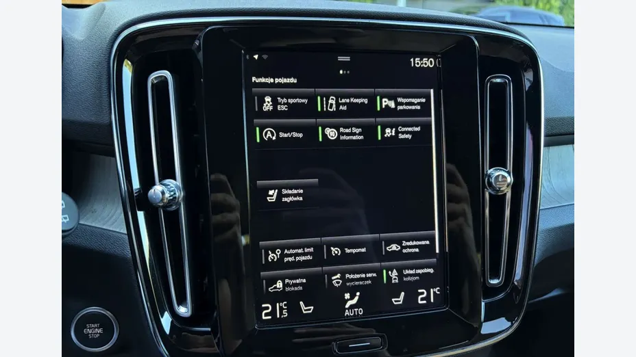 VOLVO XC40 -
