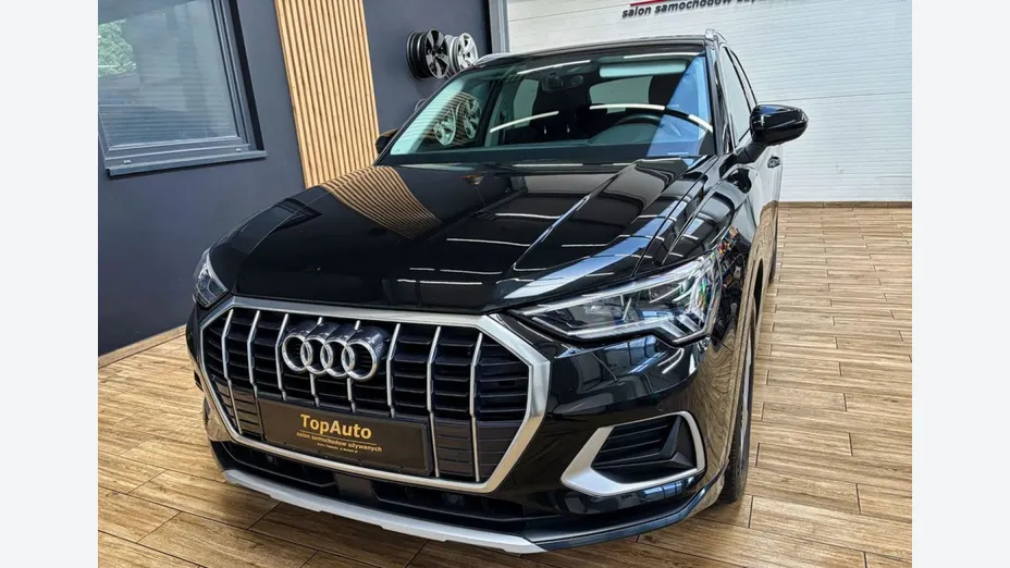 AUDI Q3 -