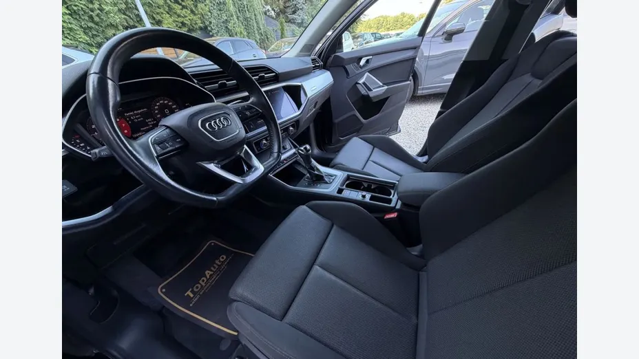 AUDI Q3 -