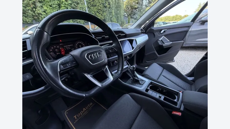 AUDI Q3 -
