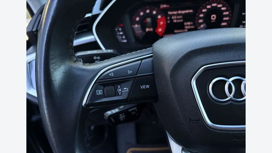 AUDI Q3 -
