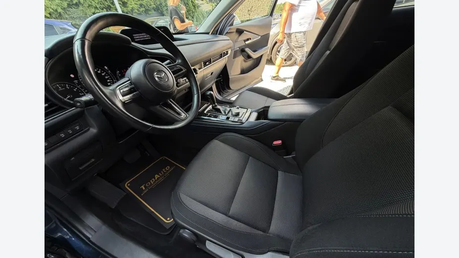 MAZDA CX-30 -