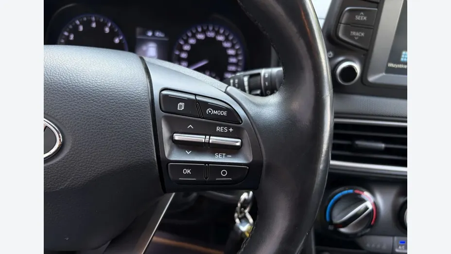 HYUNDAI Kona -