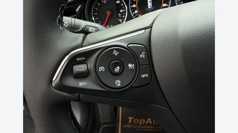 OPEL Insignia -
