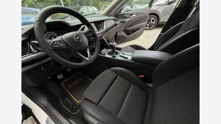 OPEL Insignia -