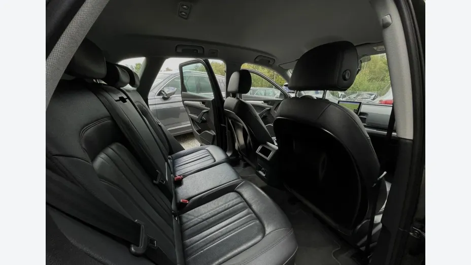 AUDI Q5 -