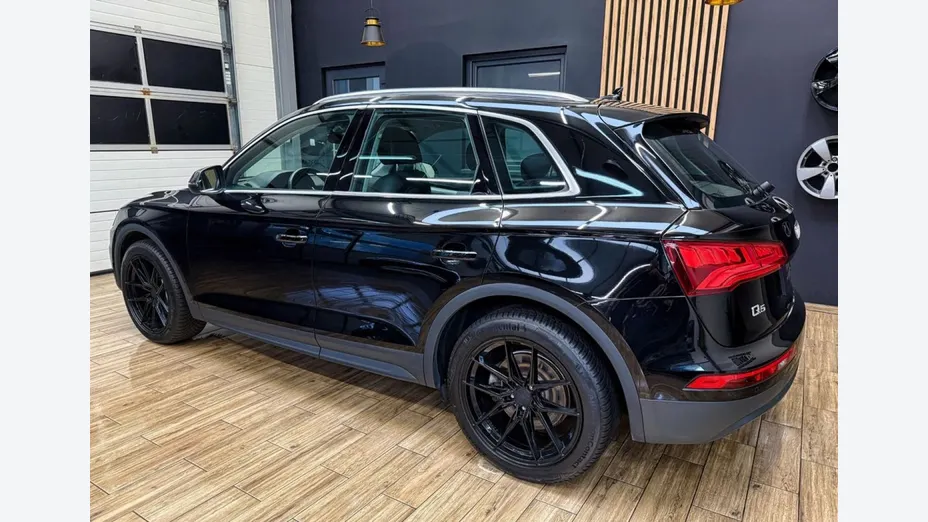 AUDI Q5 -