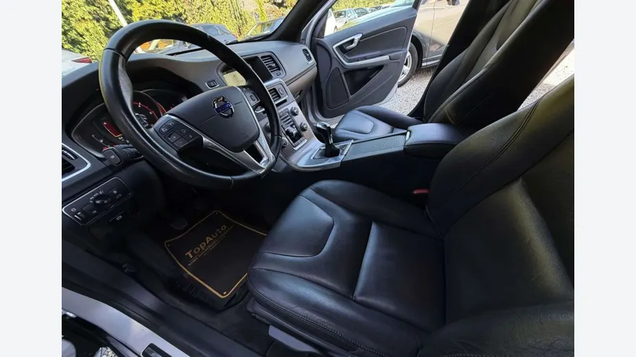 VOLVO V60 -