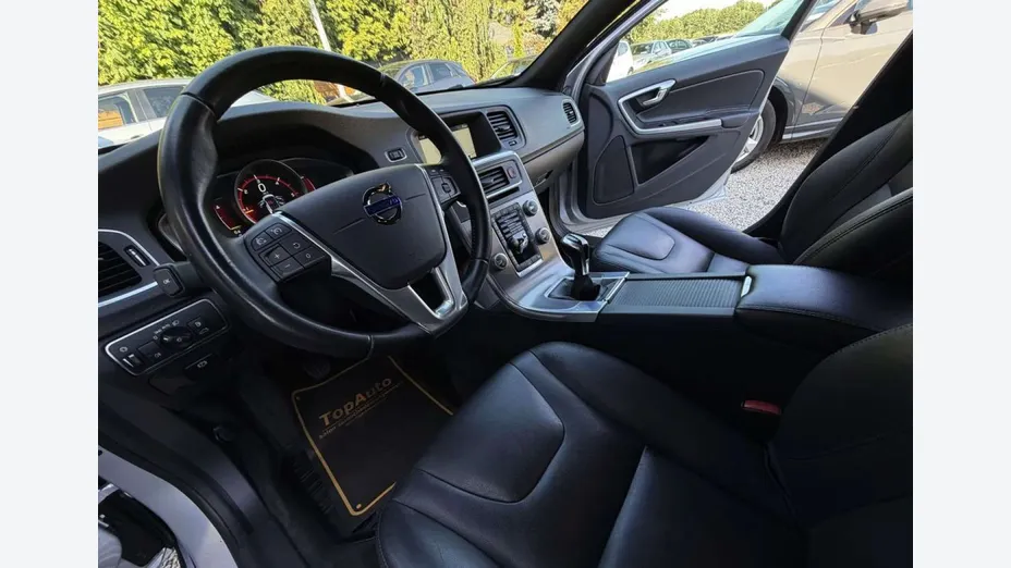 VOLVO V60 -