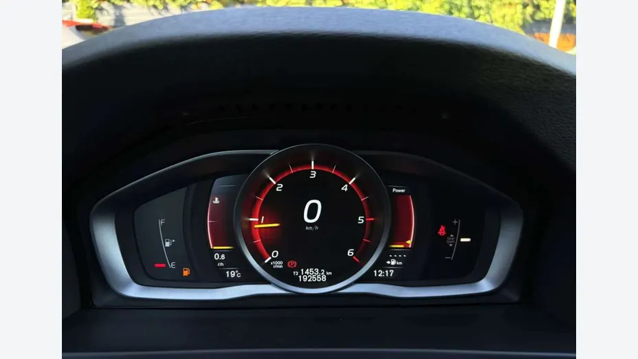 VOLVO V60 -