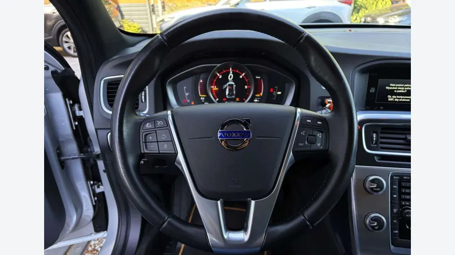 VOLVO V60 -