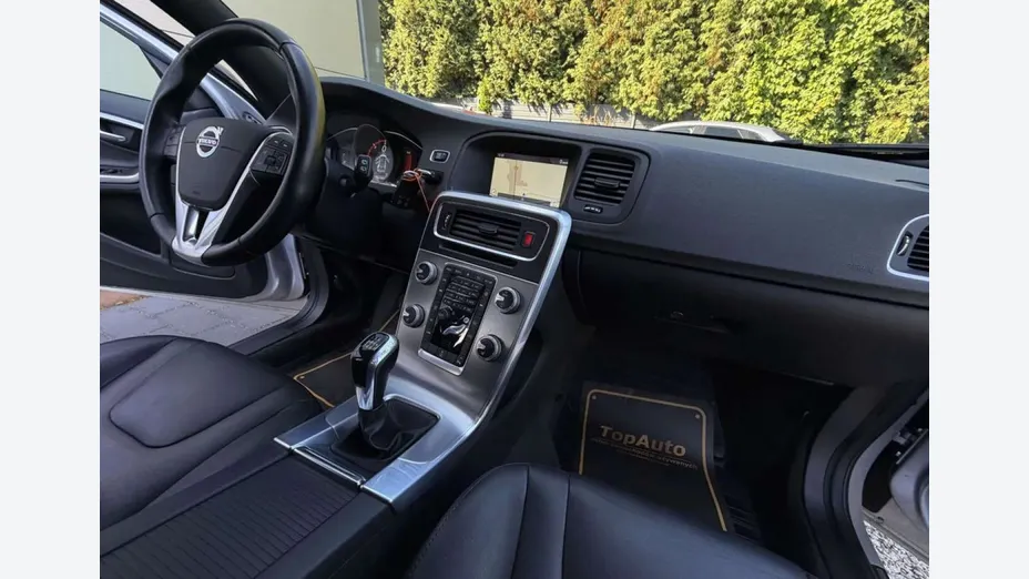VOLVO V60 -