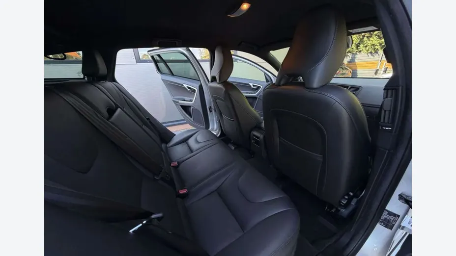 VOLVO V60 -