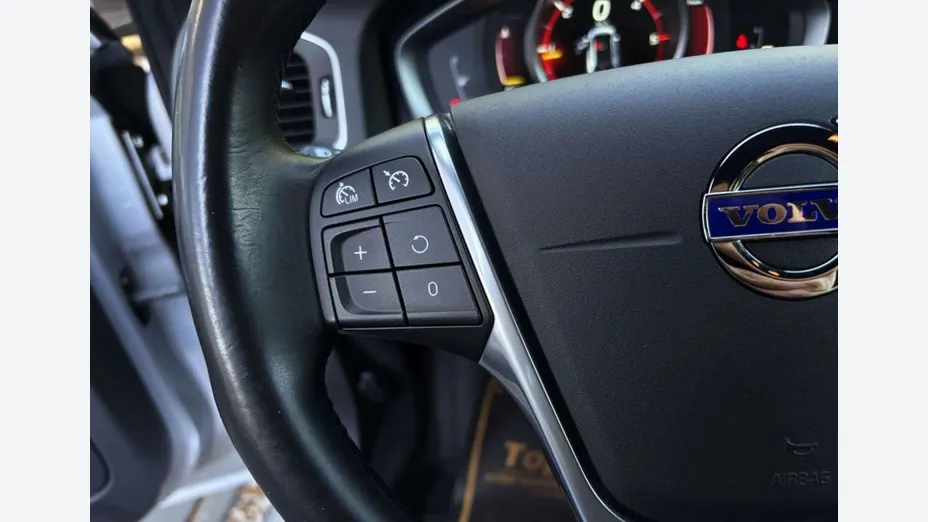 VOLVO V60 -