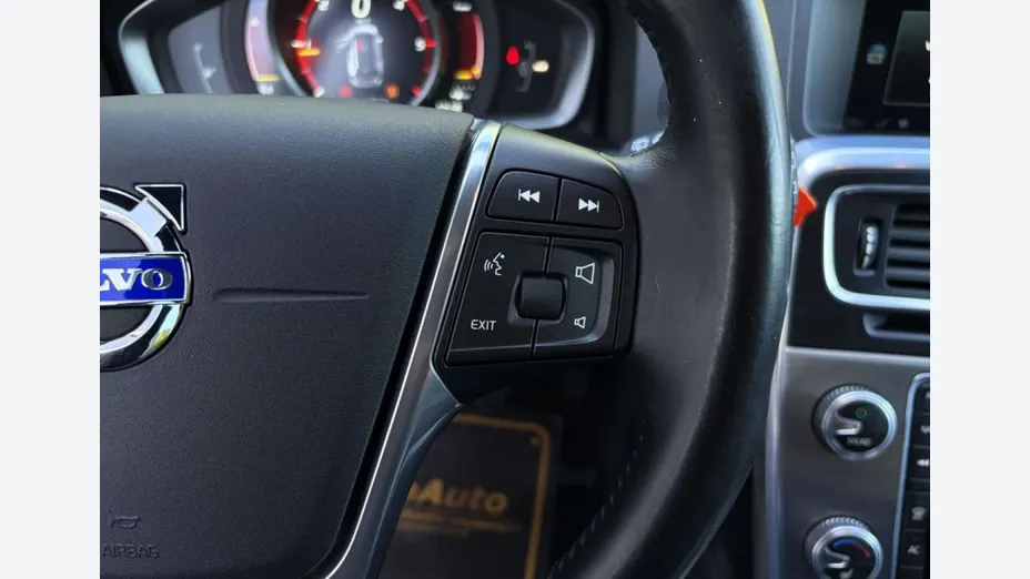 VOLVO V60 -