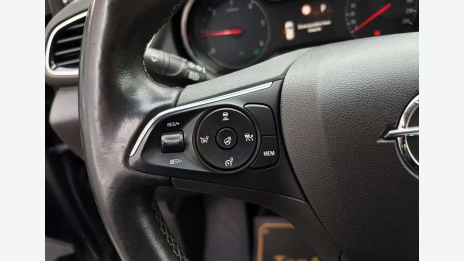 OPEL Grandland X -