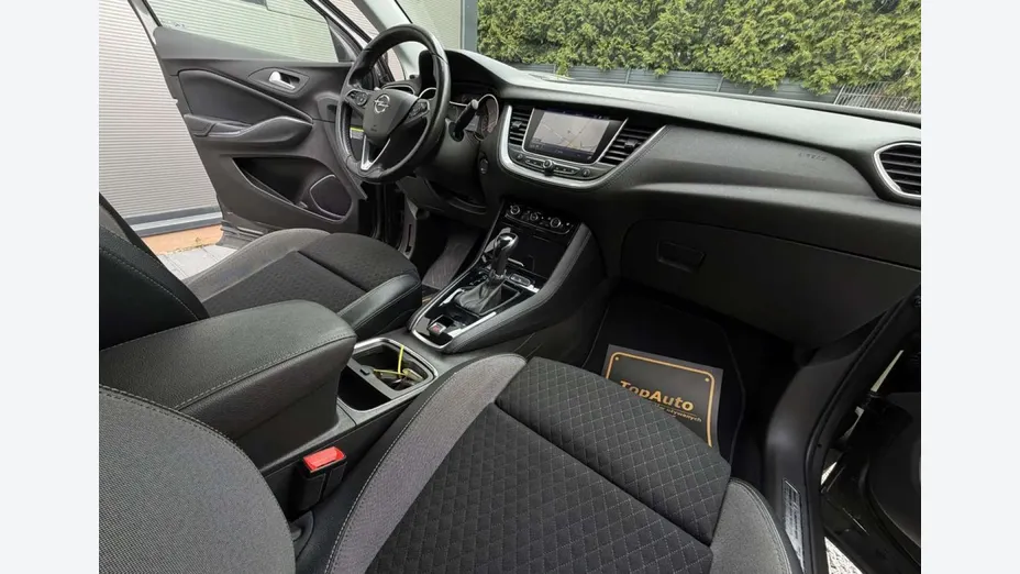 OPEL Grandland X -