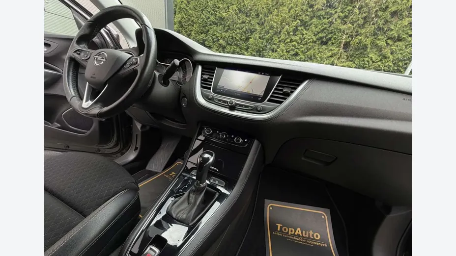 OPEL Grandland X -