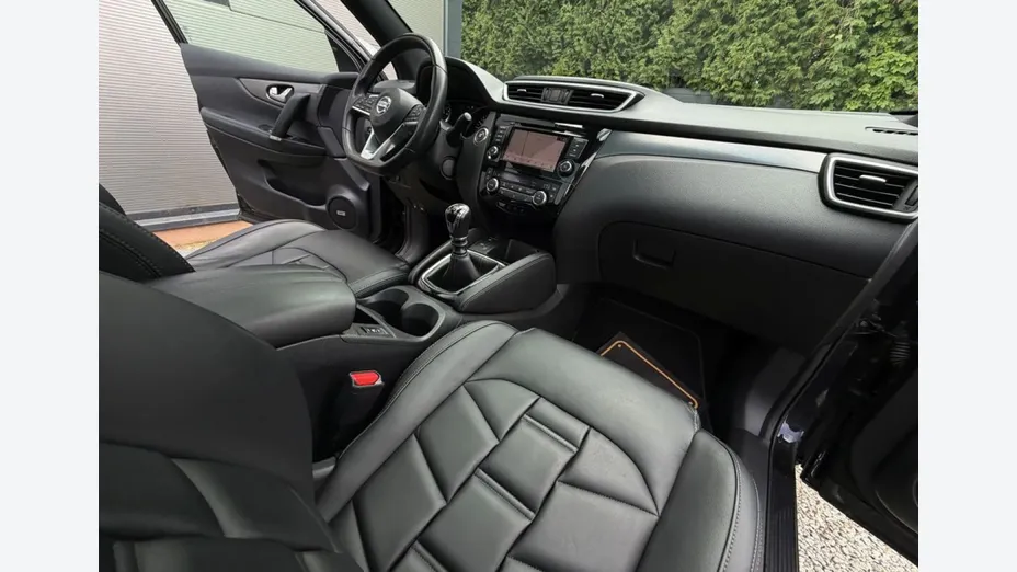 NISSAN Qashqai -