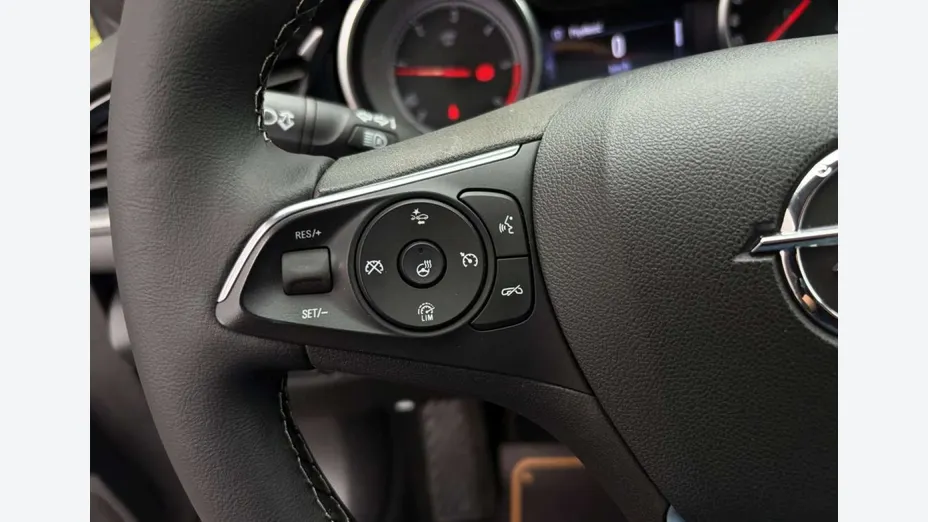 OPEL Insignia -