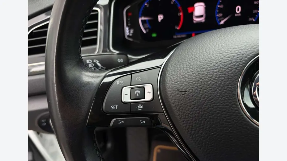 VOLKSWAGEN T-ROC -