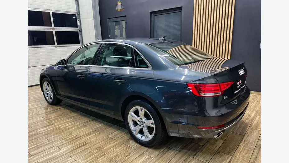 AUDI A4 -