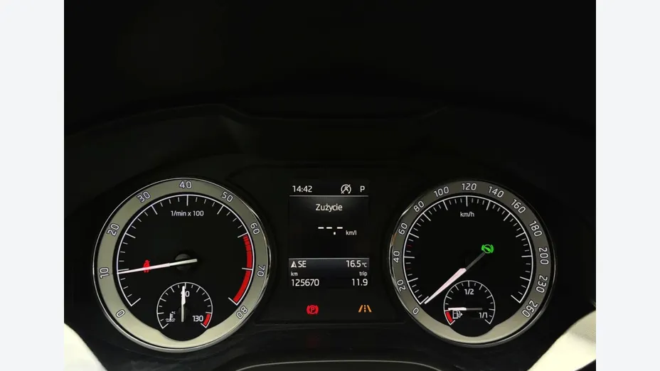 SKODA Karoq -