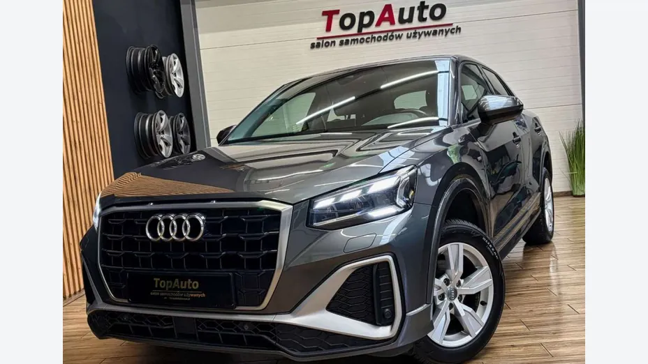 AUDI Q2 -