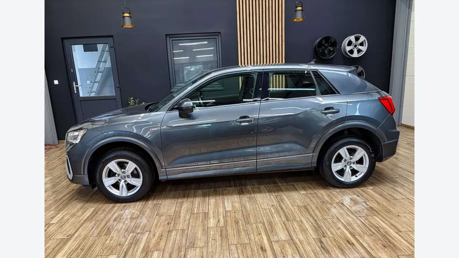 AUDI Q2 -
