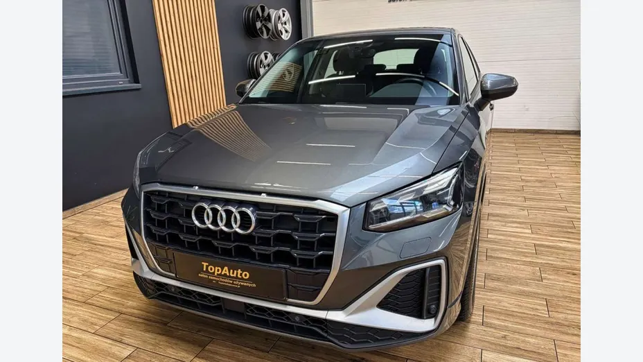 AUDI Q2 -