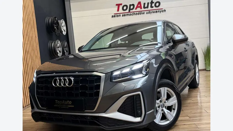 AUDI Q2 -