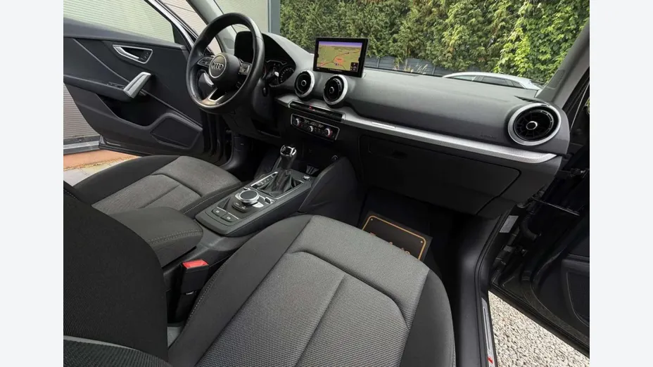AUDI Q2 -