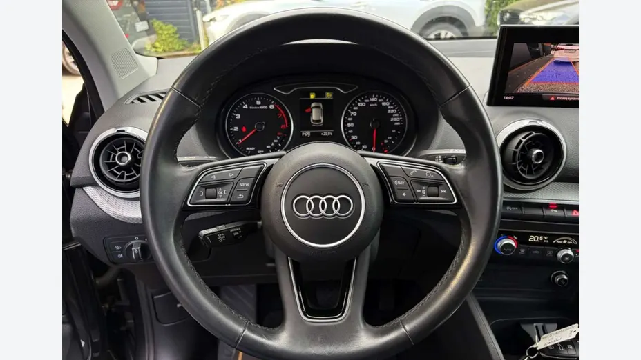 AUDI Q2 -