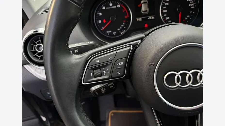 AUDI Q2 -
