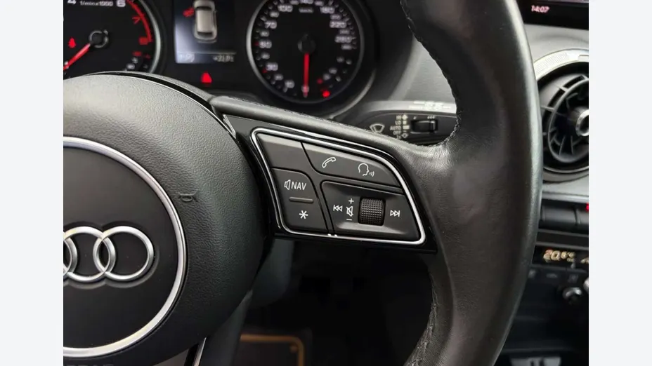 AUDI Q2 -